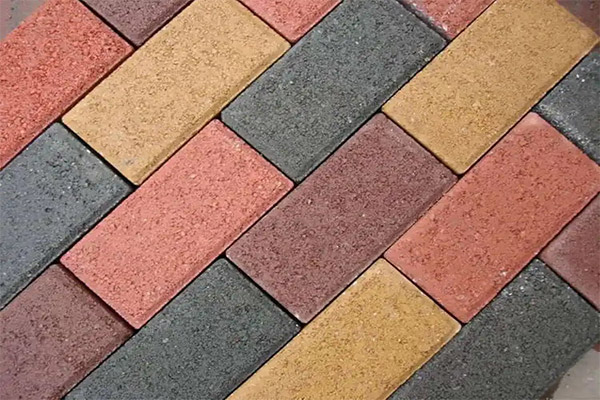 鋪設(shè)彩磚有哪些注意事項(xiàng)？